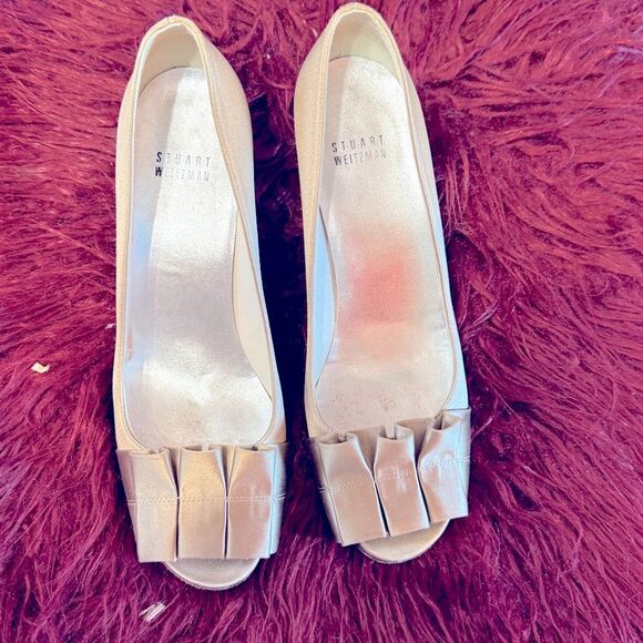 Stuart Weitzman Gigiritz Satin Pumps
Size  Sz 7 - Picture 2 of 7